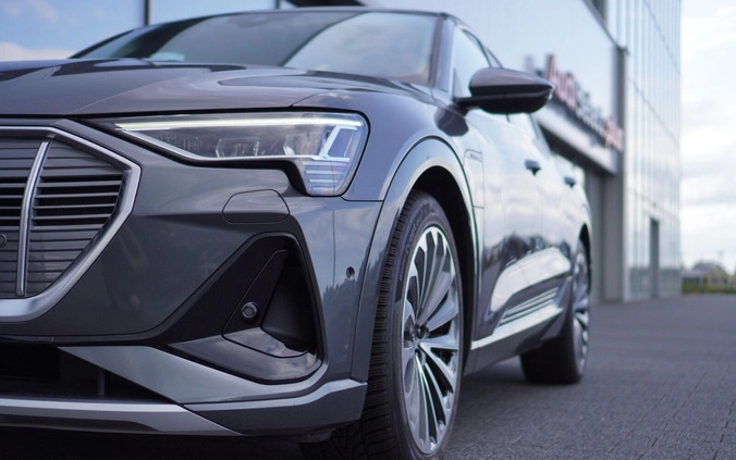 Audi e-tron cena 219000 przebieg: 17940, rok produkcji 2021 z Jeziorany małe 466
